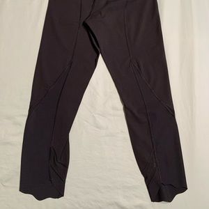 23” scallop hem Wunder Under Luxtreme leggings